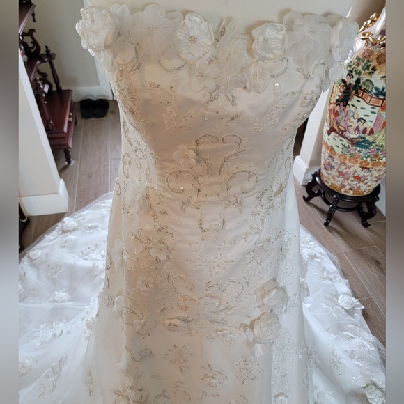 Gorgeous & RARE Maggie Sottero Rhianna Royale Gown NWOT - Picture 10 of 17